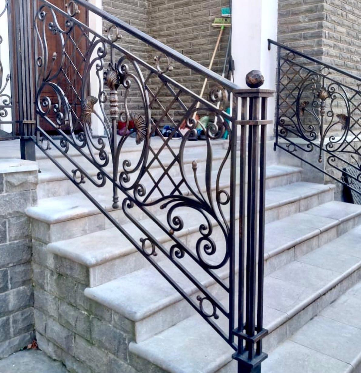 Сварные и кованые перила для лестниц и террас