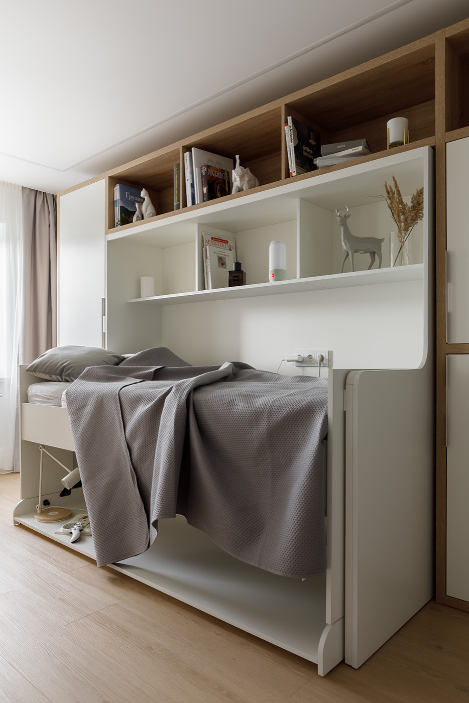 Вопрос: Как спрятать кровать в однокомнатной квартире