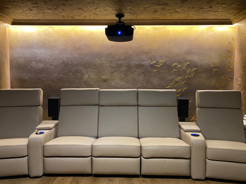 Приватный домашний кинотеатр в восточном стиле