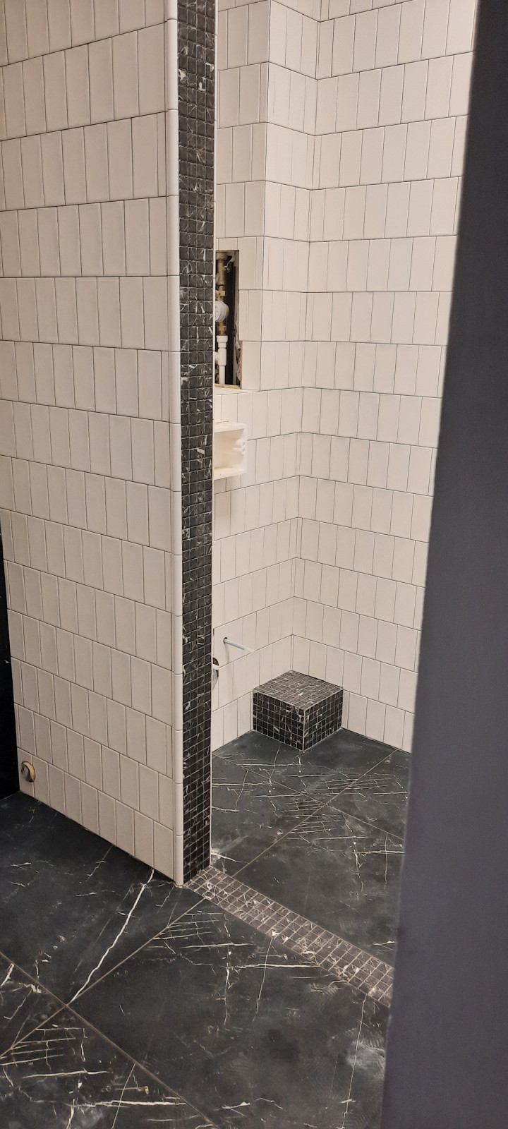 Обложка проекта: укладка плитки