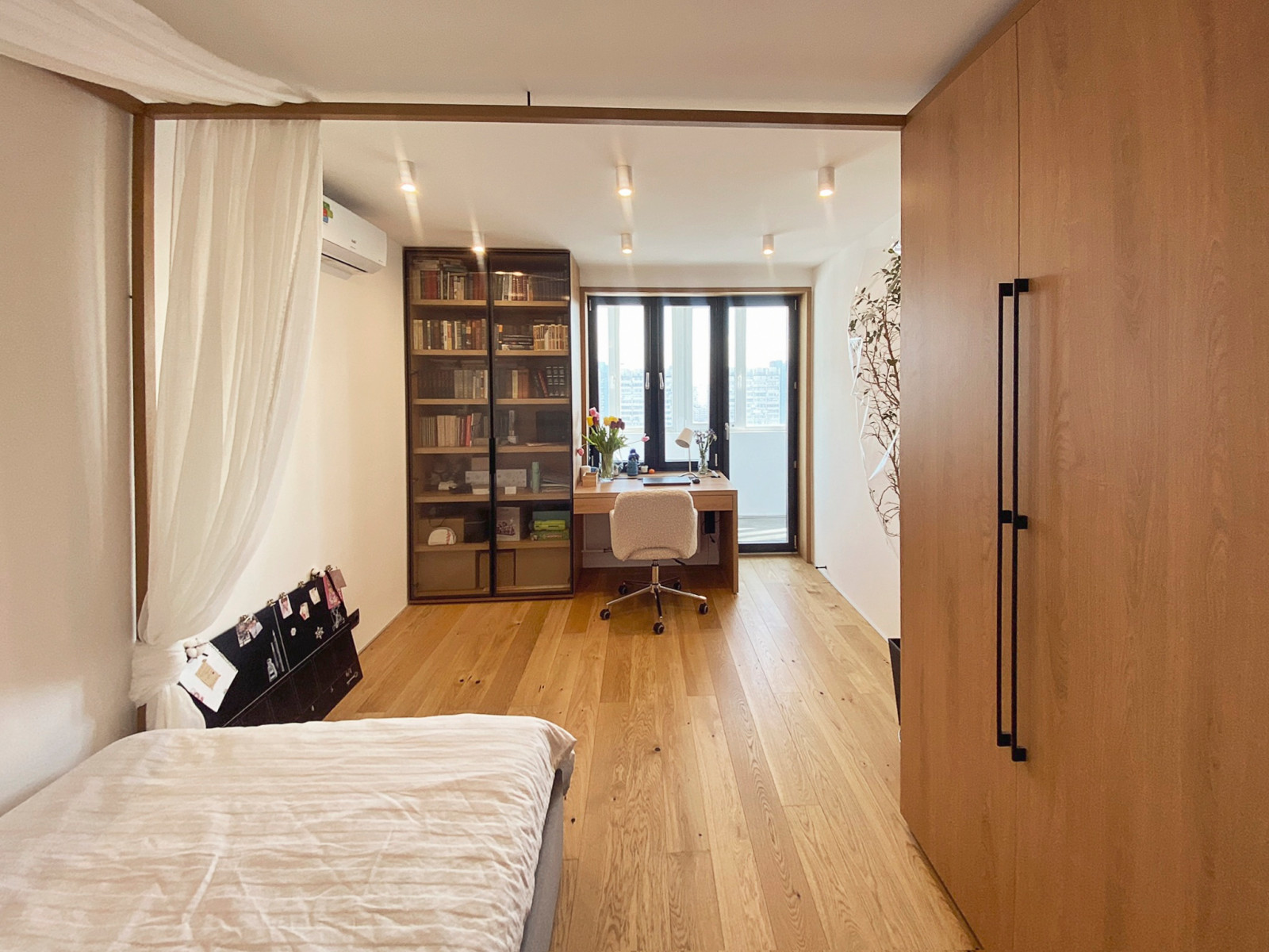 Мебель для комнаты девочки подростка.