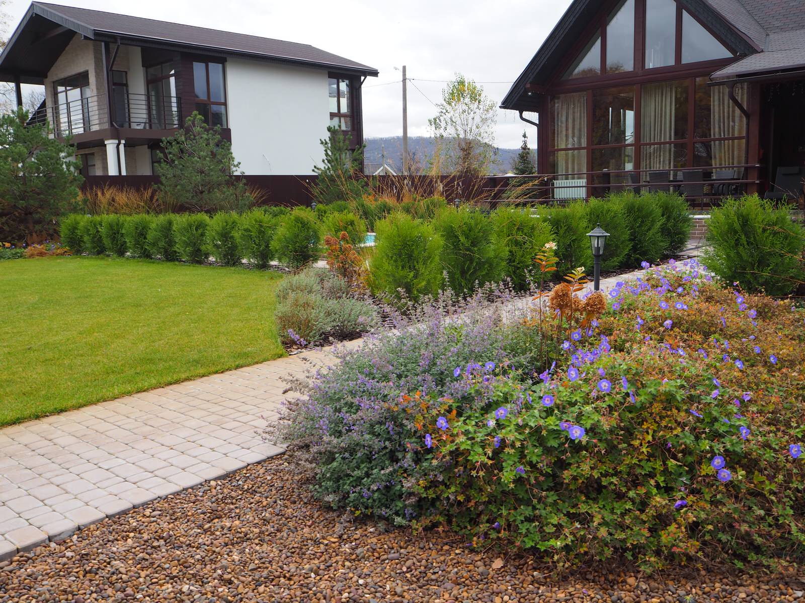 Сад с водоёмом