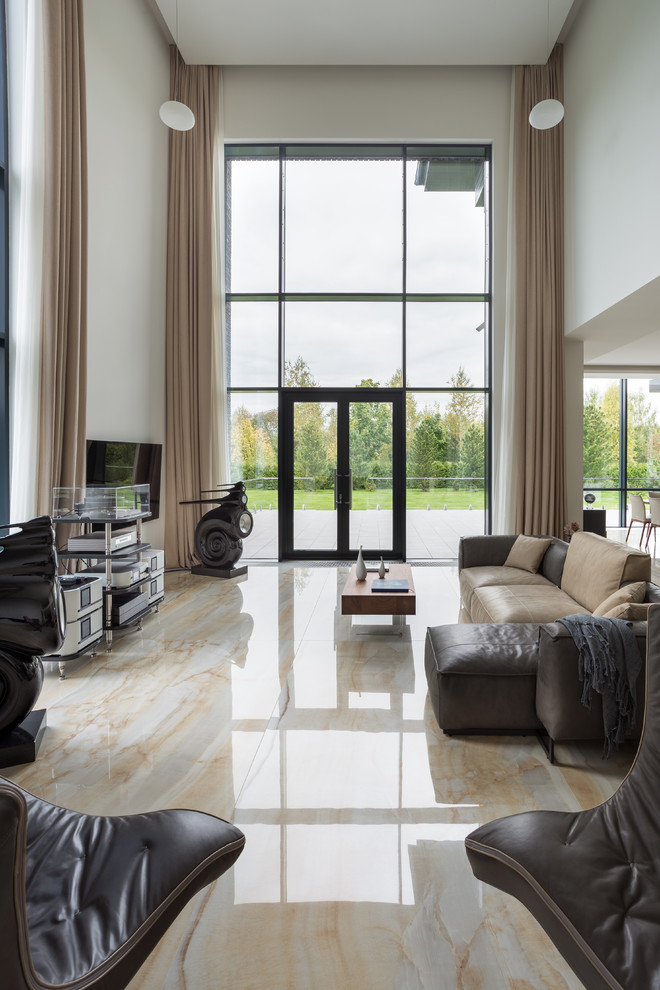 Второй свет в музыкальной комнате отыха с камином загородного дома (Монтевиль)