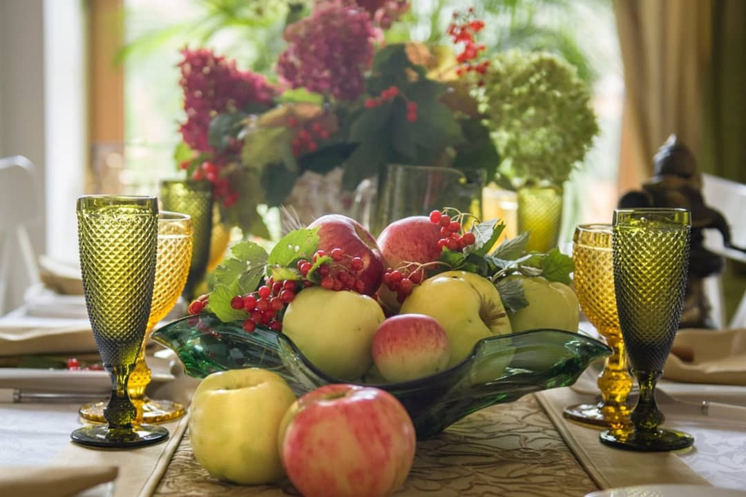 Осенняя сервировка стола в загородном доме