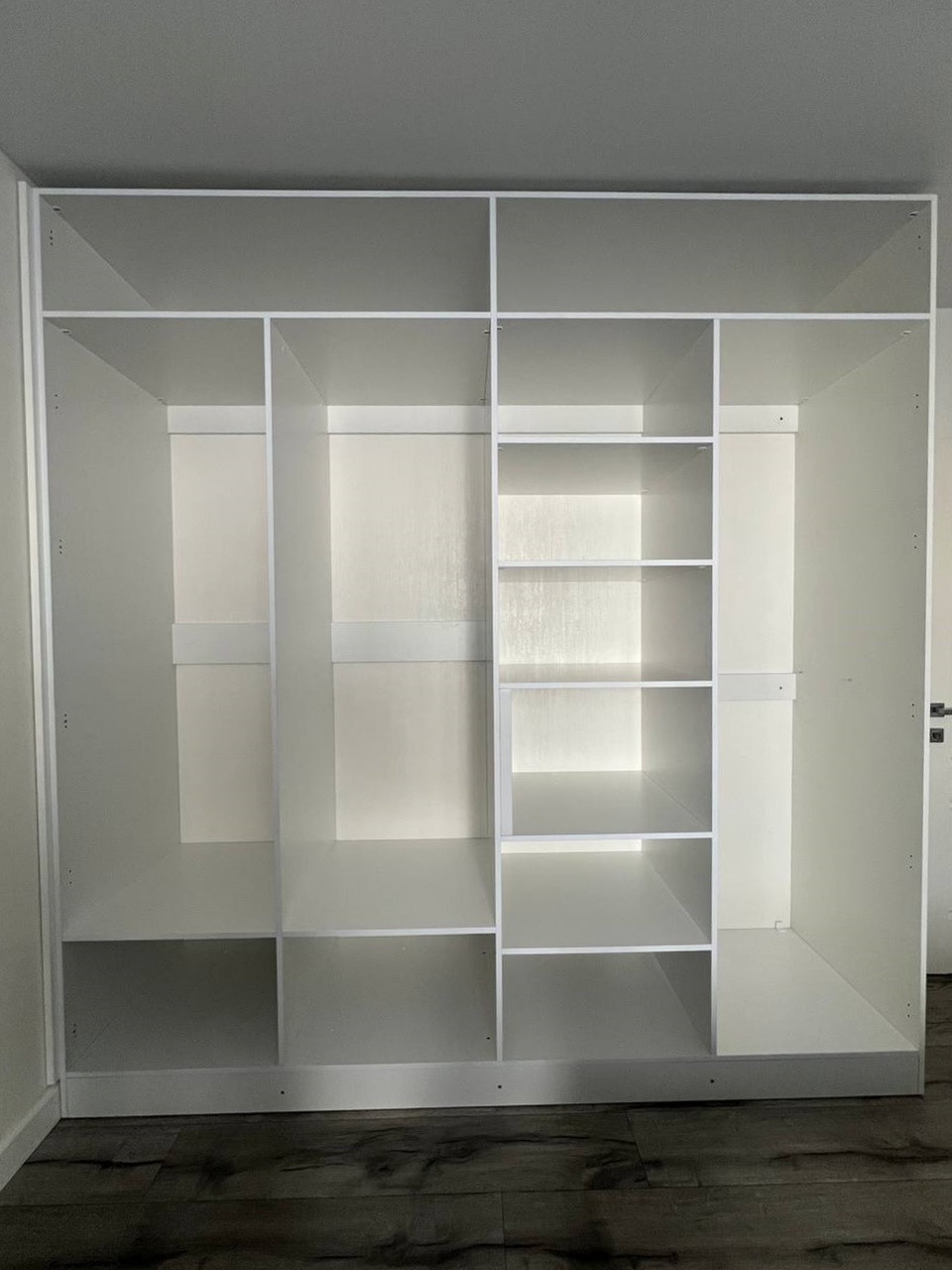 Стильный шкаф (сборка в деталях)