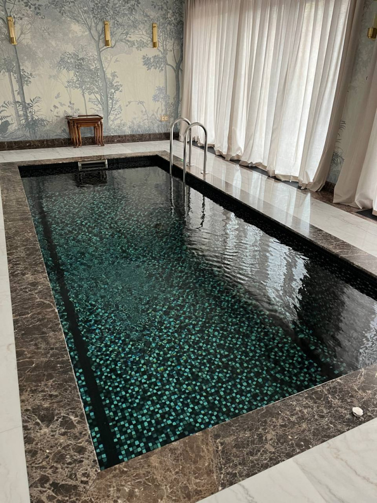 Бетонный бассейн в мозаики