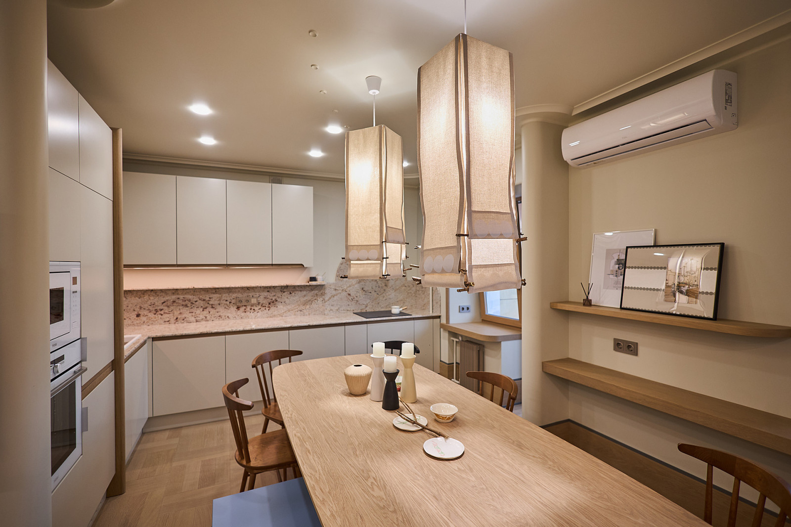 Кухня-столовая с завитком гюль