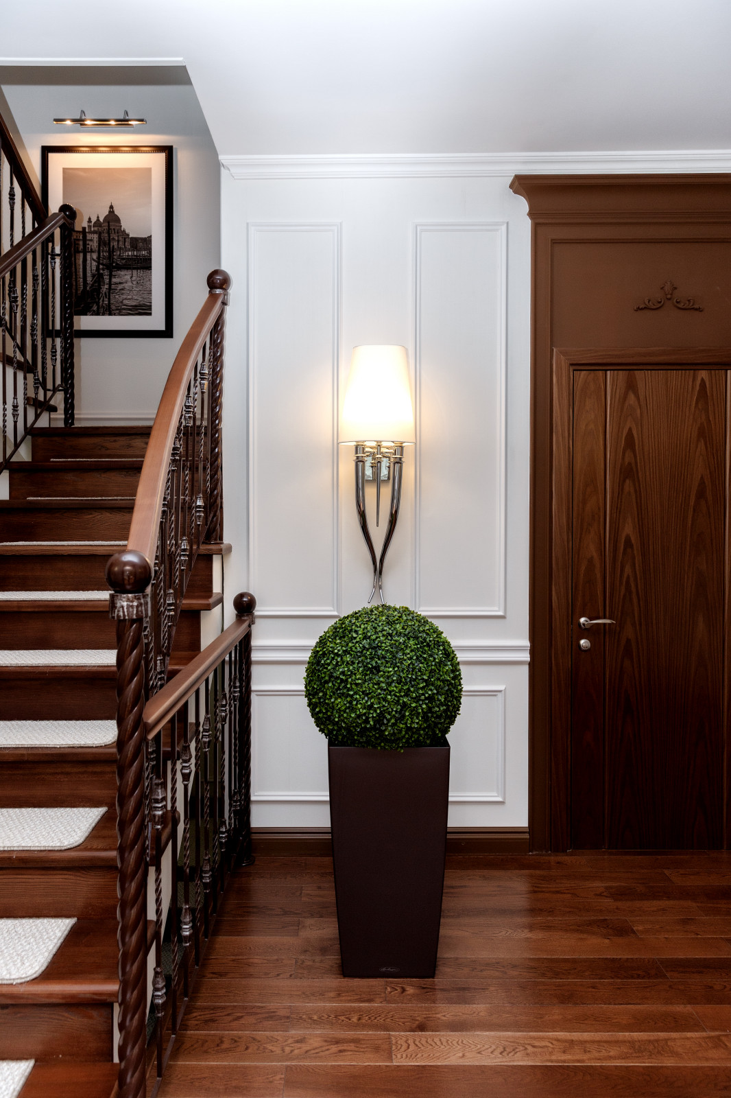 ДОМ В СТИЛЕ НЕОКЛАССИКИ В БЛАГОДАТОВА. РЕАЛИЗАЦИЯ.