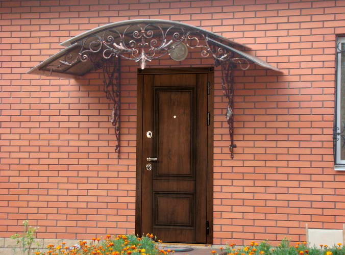 Металлические двери купить со склада