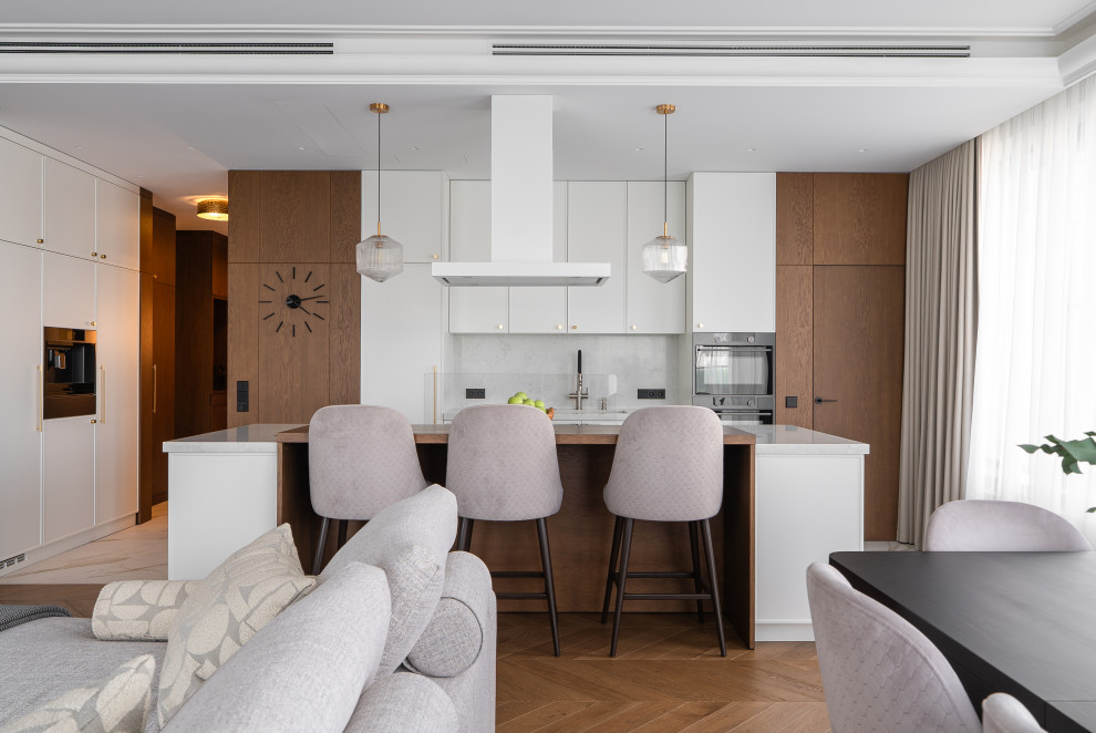 с видом на реку