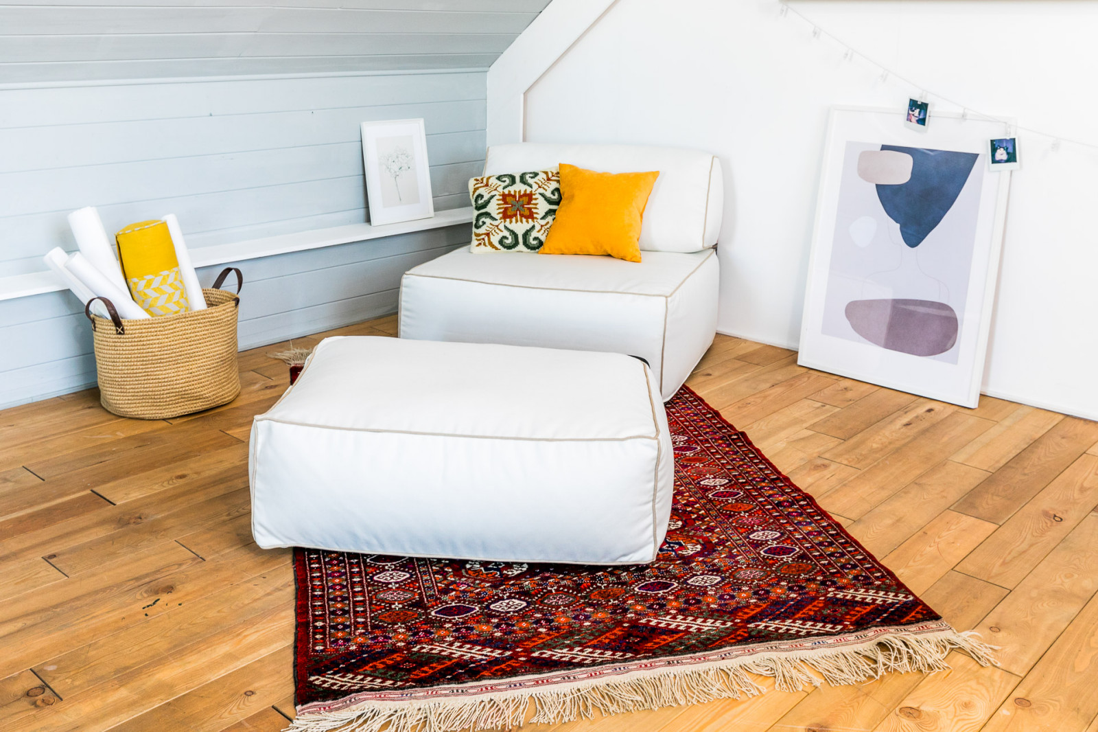 Кресло с пуфом на мансарде