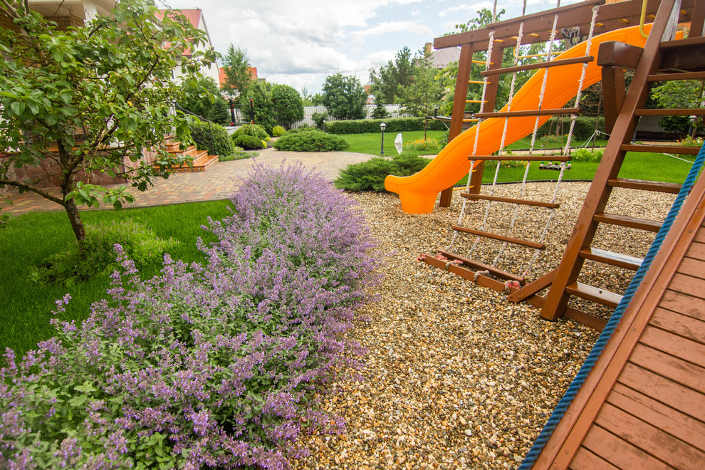 Сад с зеленой крышей