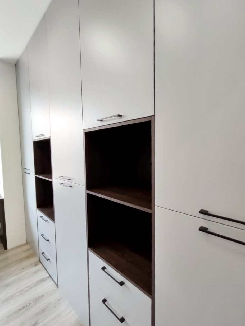 Шкаф и рабочая зона в подростковую.