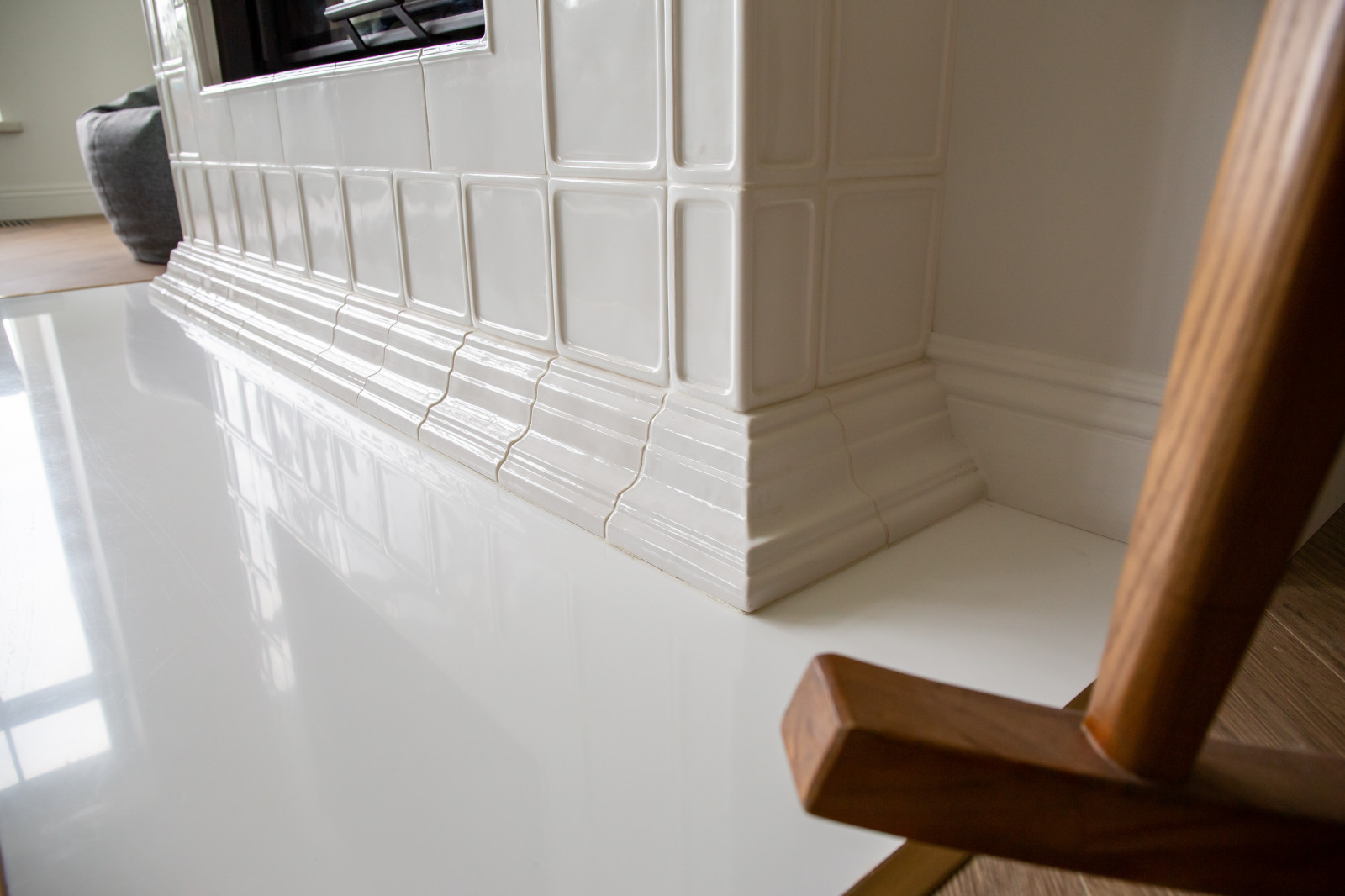 Каминный керамический портал.