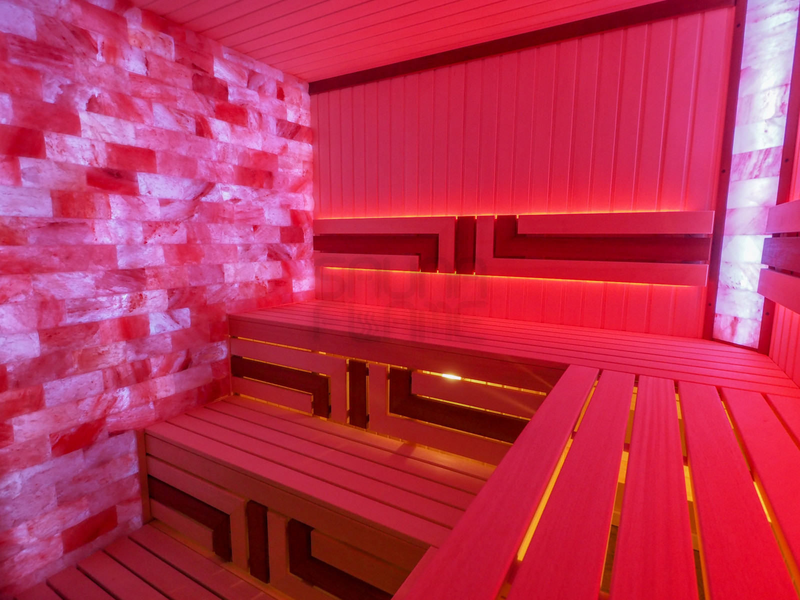 Сауна с разноцветной подсветкой