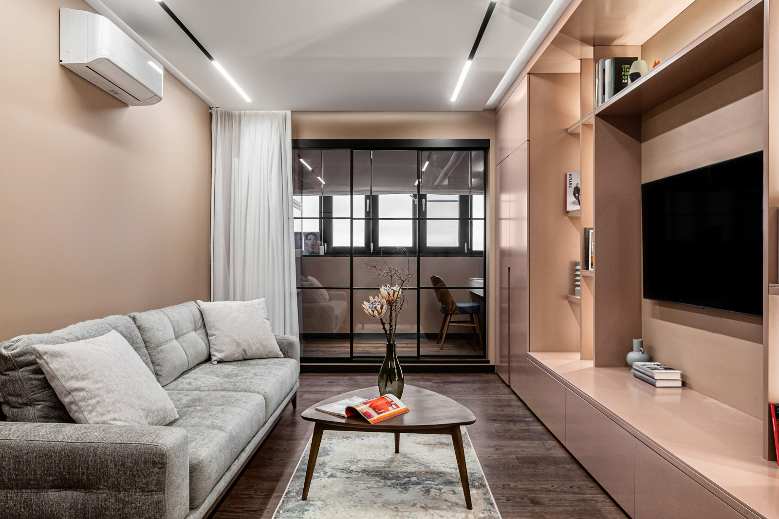 Квартира в трендовых цветах 2023 года  от Little Shop of Colors.