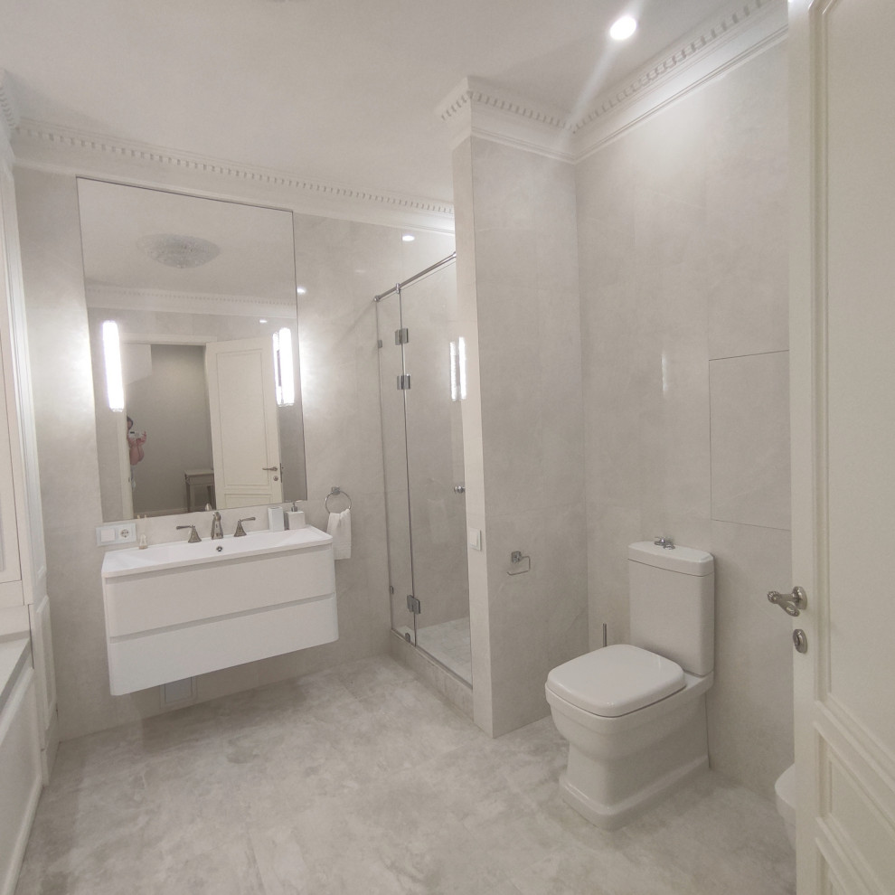 Двухуровневая светлая квартира в неоклассическом стиле