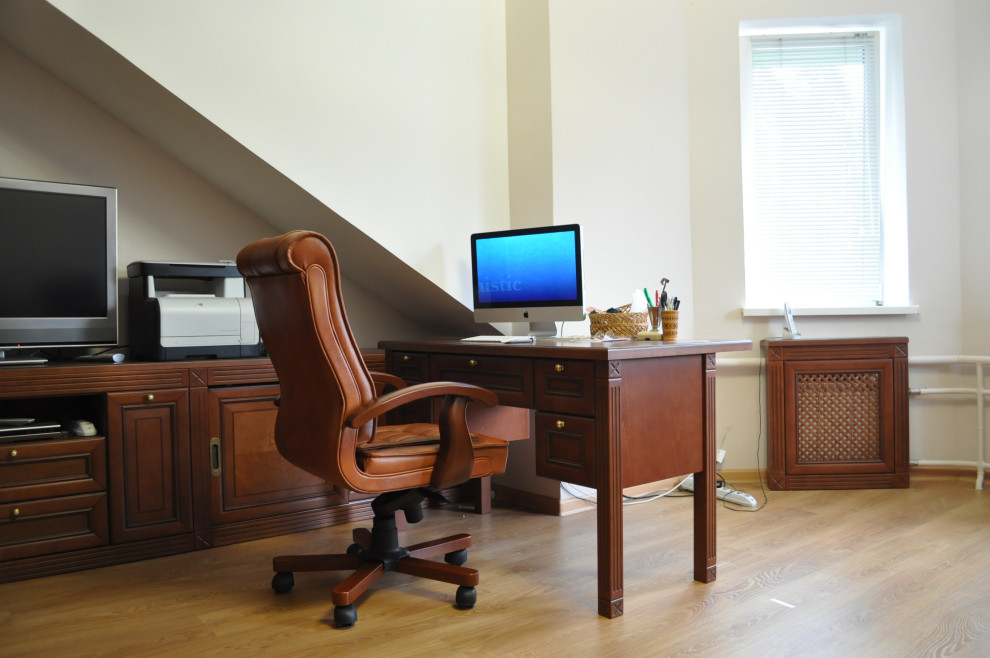 Обустройство мансарды под рабочий кабинет