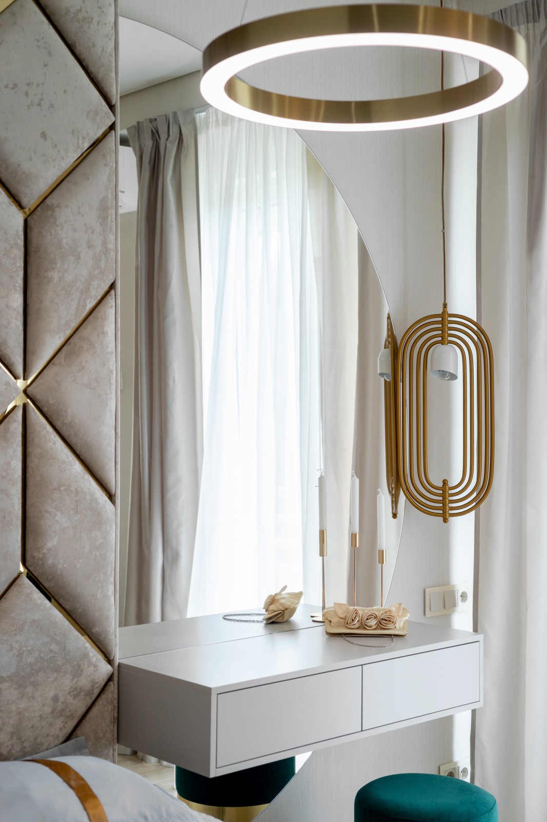 Обложка проекта: Квартира-студия 28м2 в городе Сочи или "50оттенков золота"