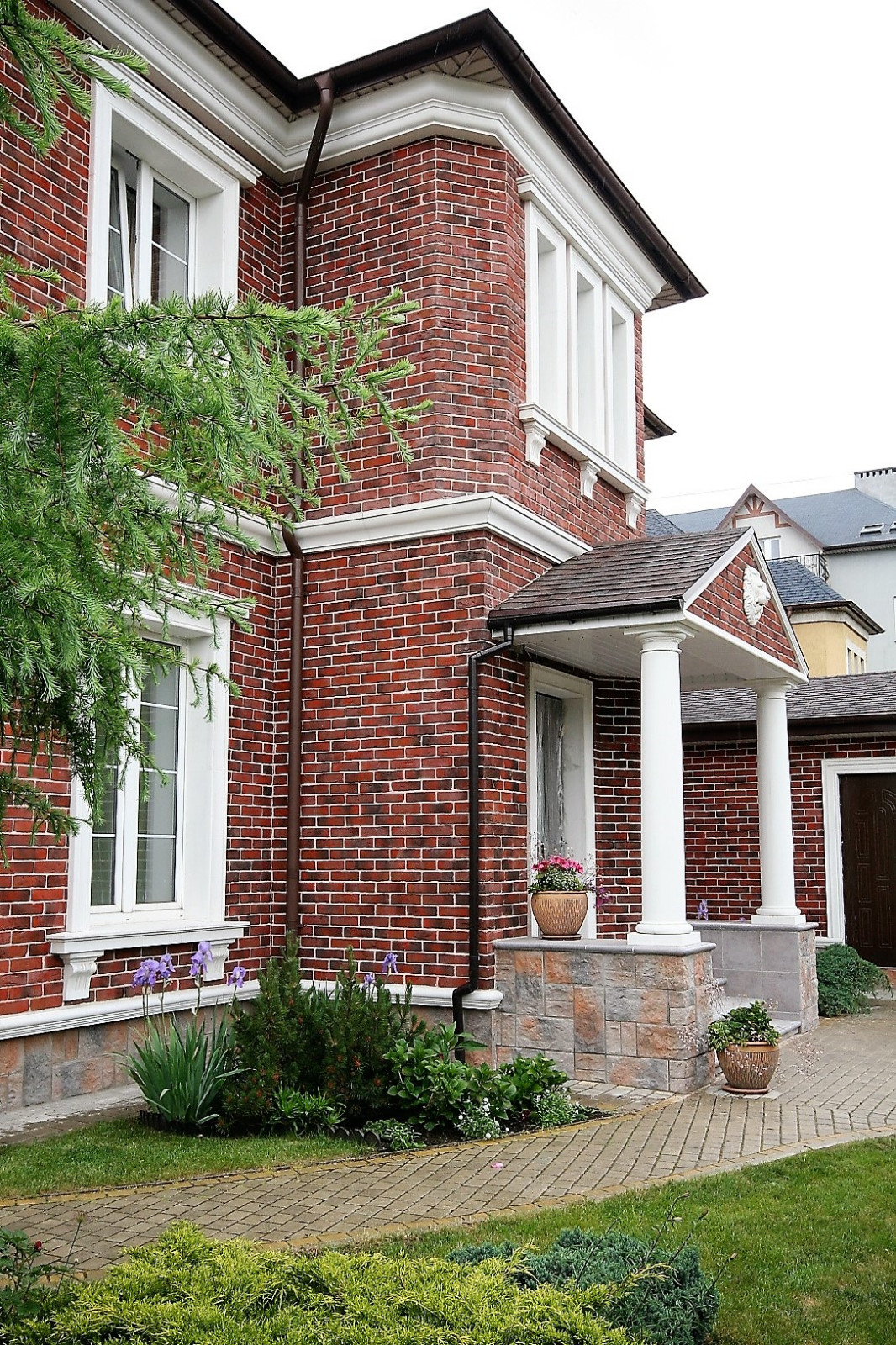 Обложка проекта: Фасад и крыльцо частного дома