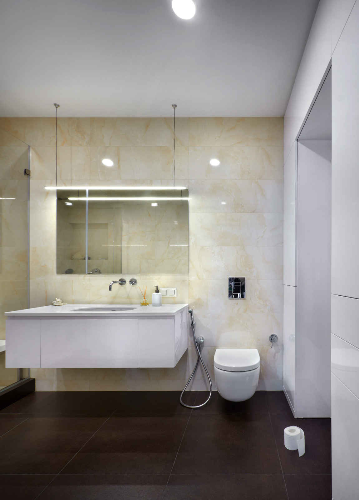 Астон Плаза в Екатеринбурге от студии Hot Walls