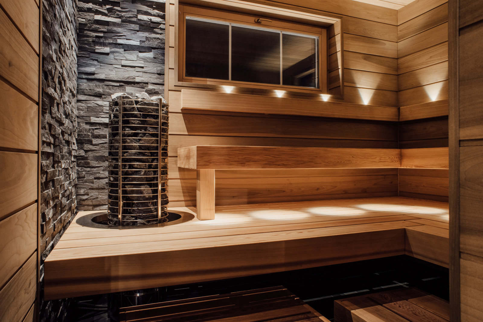 Подсветка полков в бане.