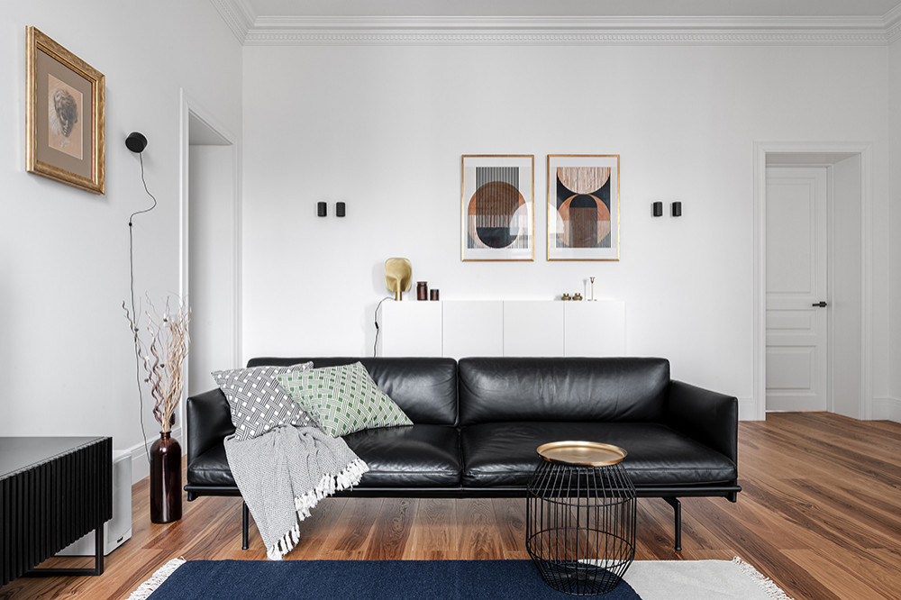 Houzz Украина: Черно-белый интерьер с арочными окнами