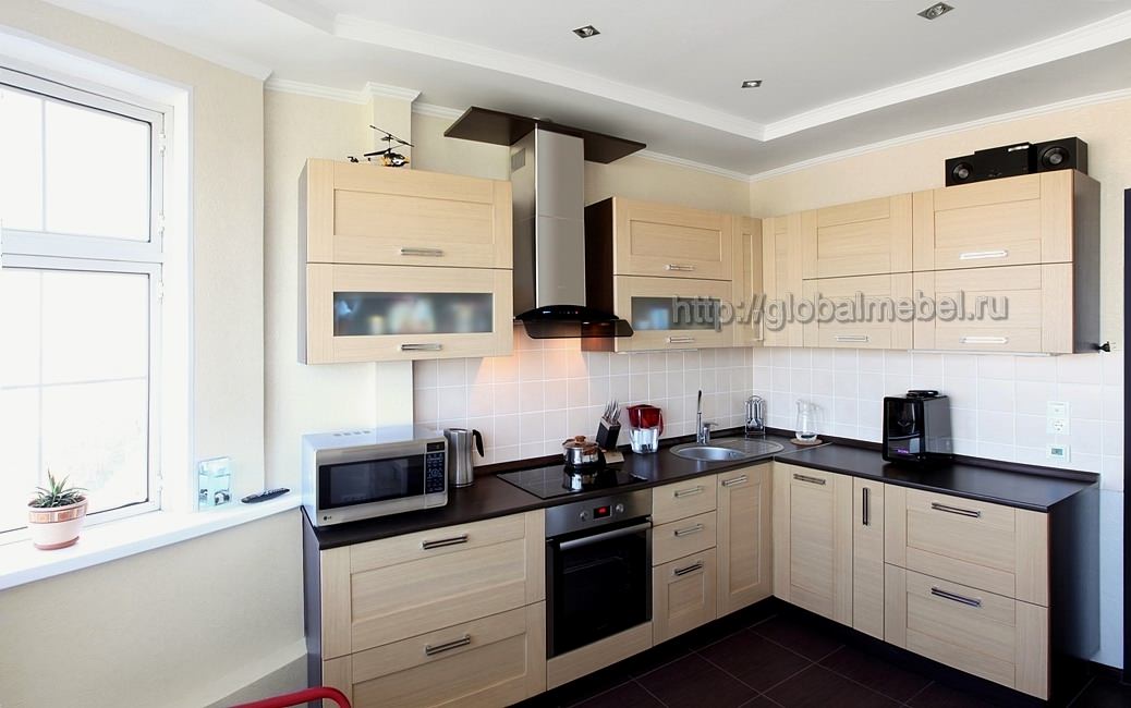 Обложка проекта: Кухня Кортина 3 с итальянскими фасадами из массива и шпона дуба