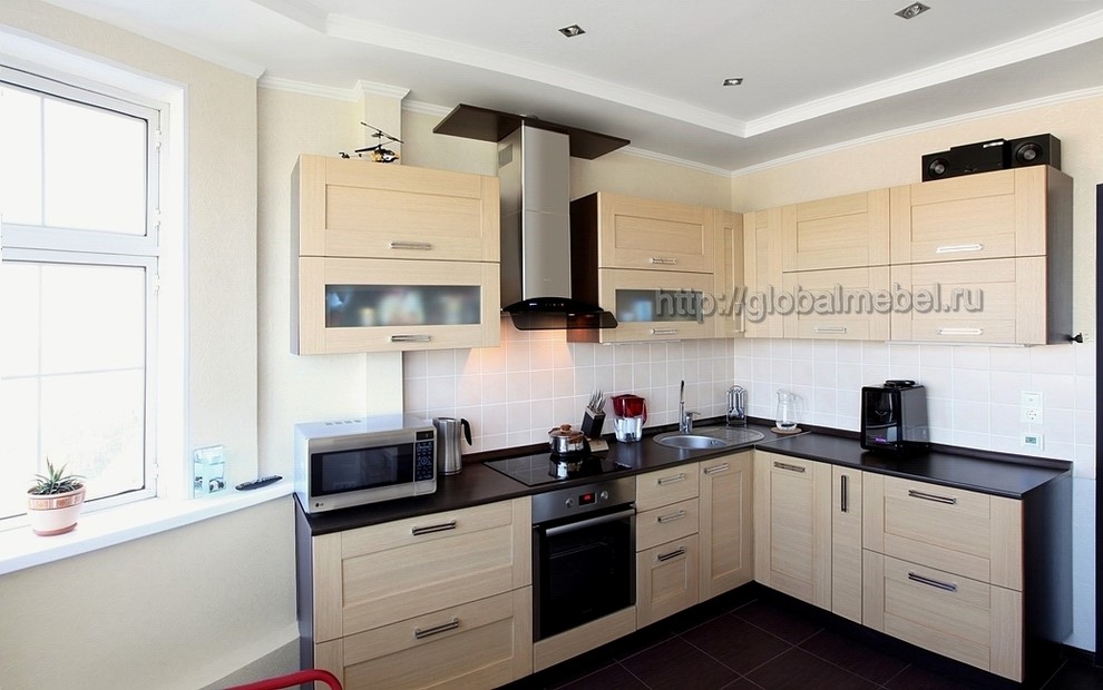 Кухня Кортина 3-1 с итальянскими фасадами из массива и шпона дуба