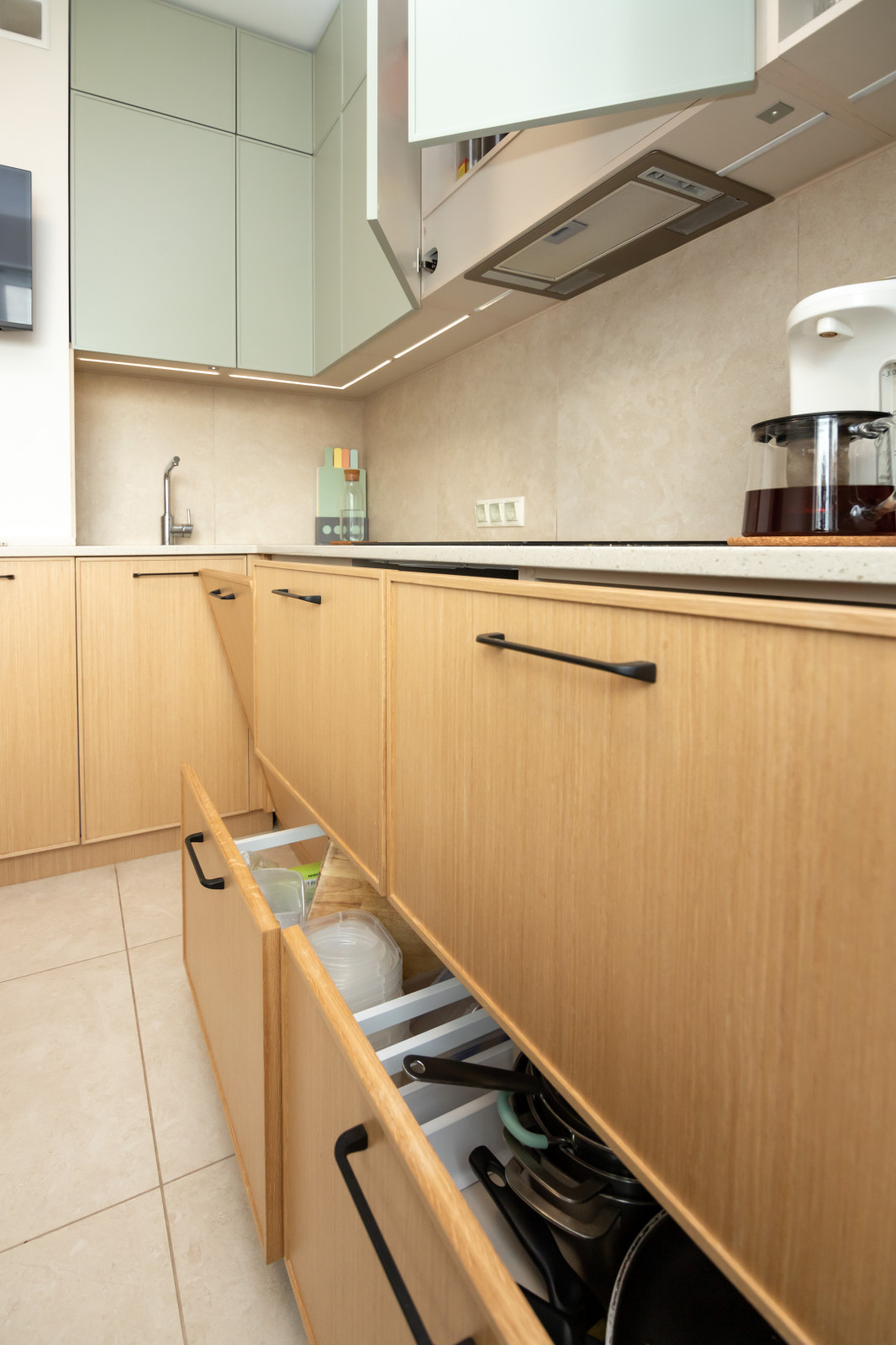 Неоклассическая кухня в трендовых цветах этого года