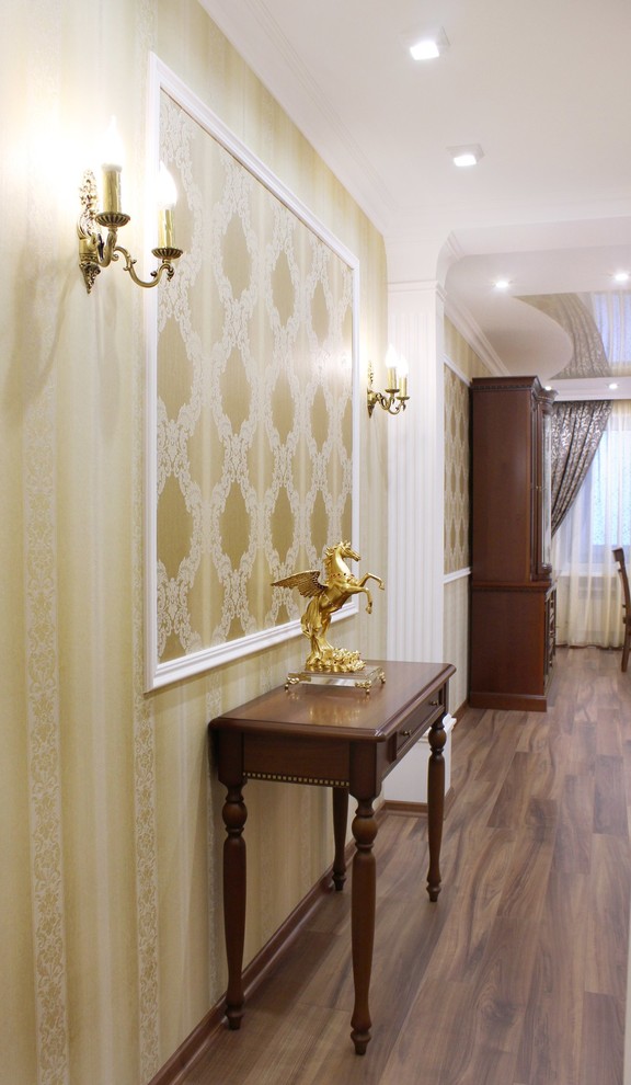 Натяжные потолки в квартире "классического стиля"