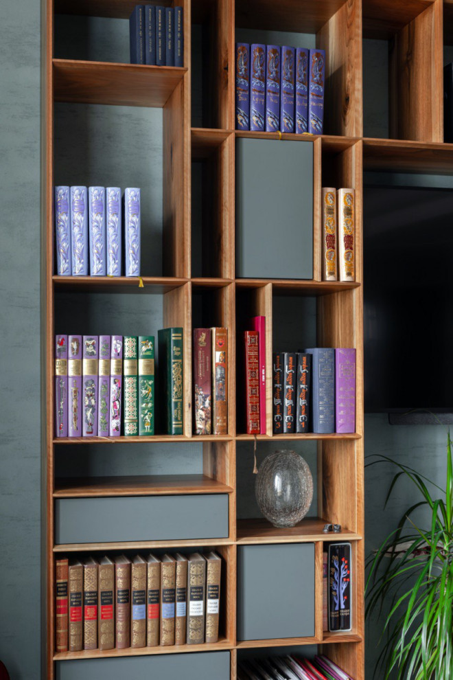 Реализация проект гостиной с эксклюзивным дизайном дверей г. Санкт-Петербург