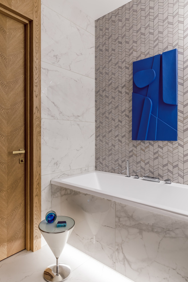 Дом с синими человечками