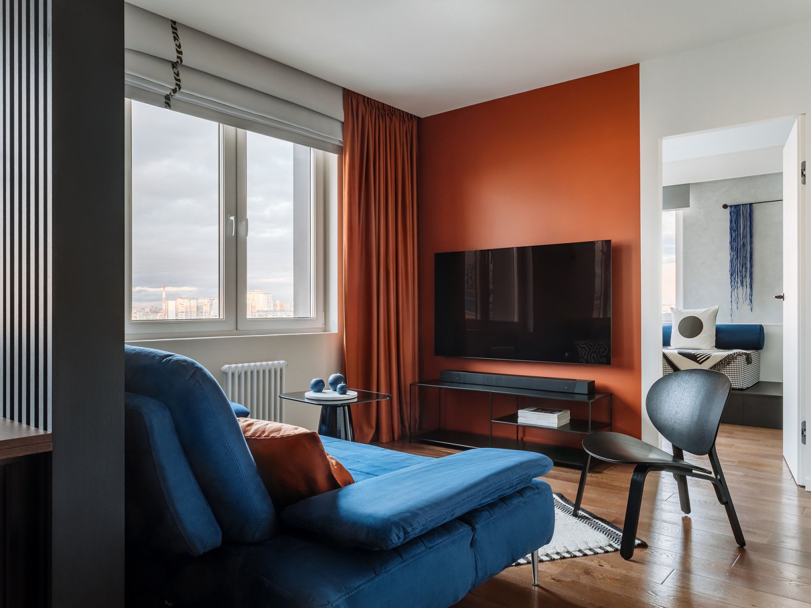 Houzz тур: 58 кв.м — квартира с синим диваном