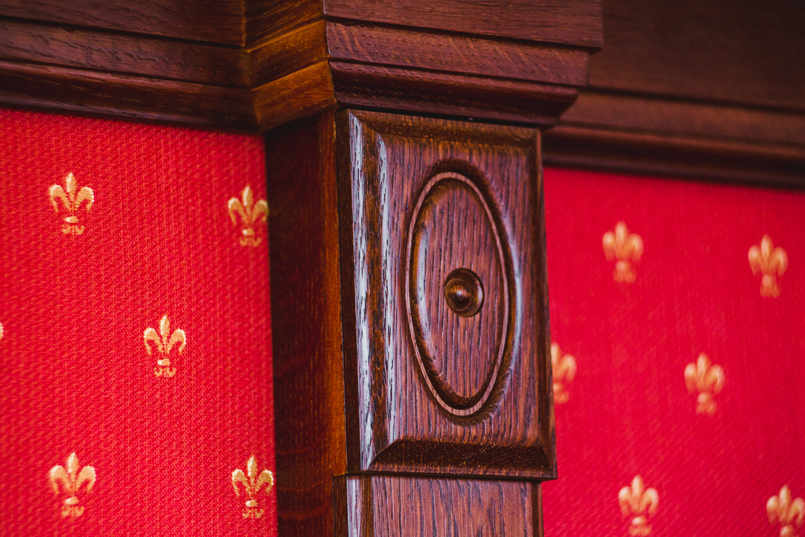 Обложка проекта: Кабинет из массива Дуба