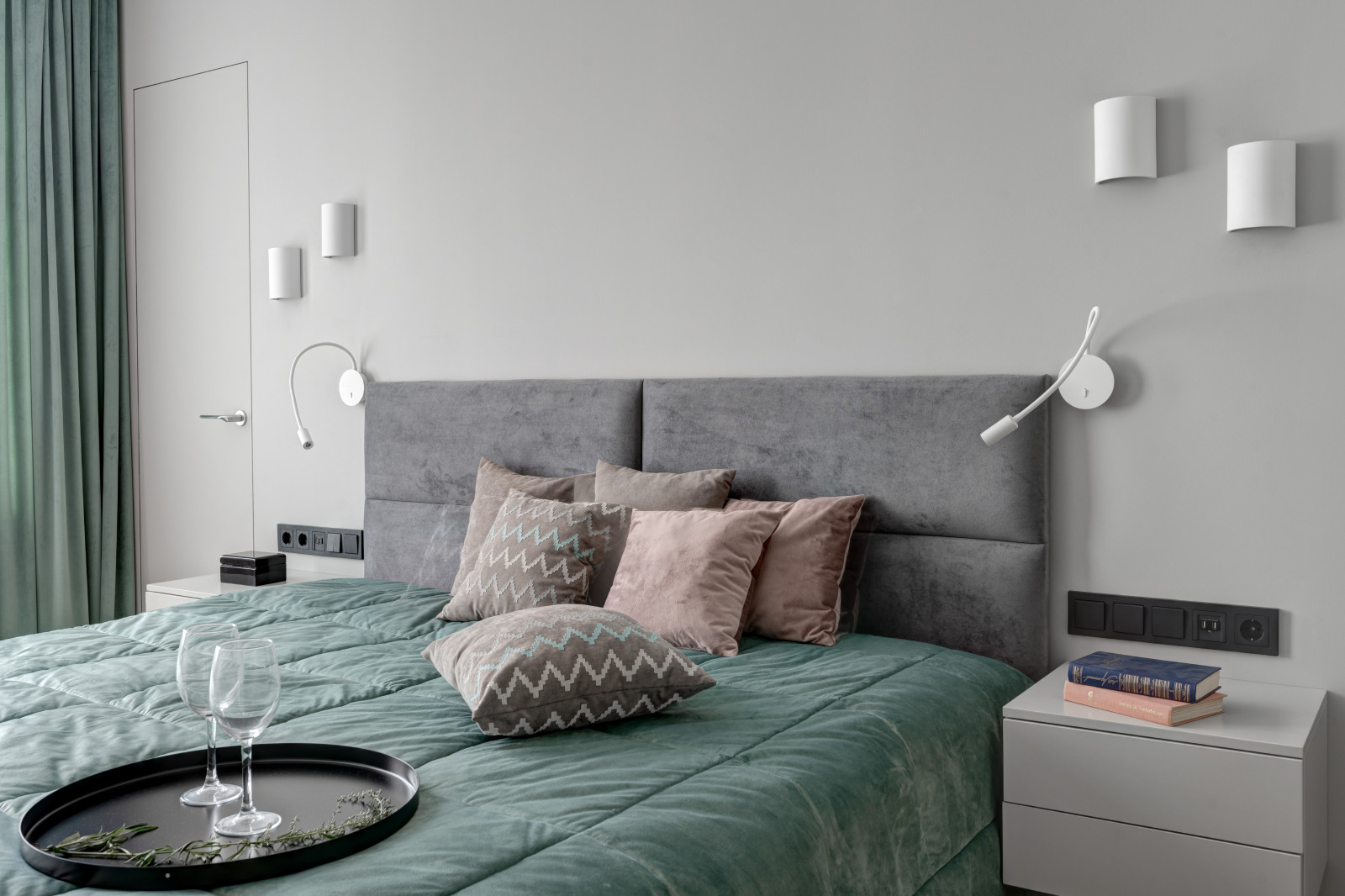 До и после: Интерьер в «сталинке» с оттенками серого и графита