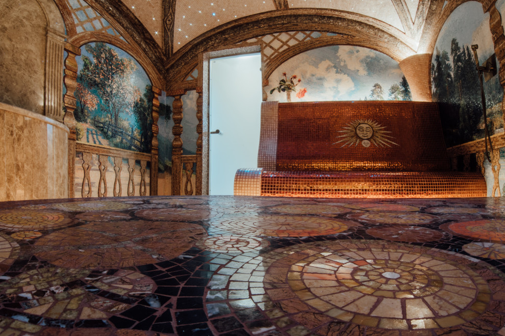 Смальтированная и каменная мозаика для стола.