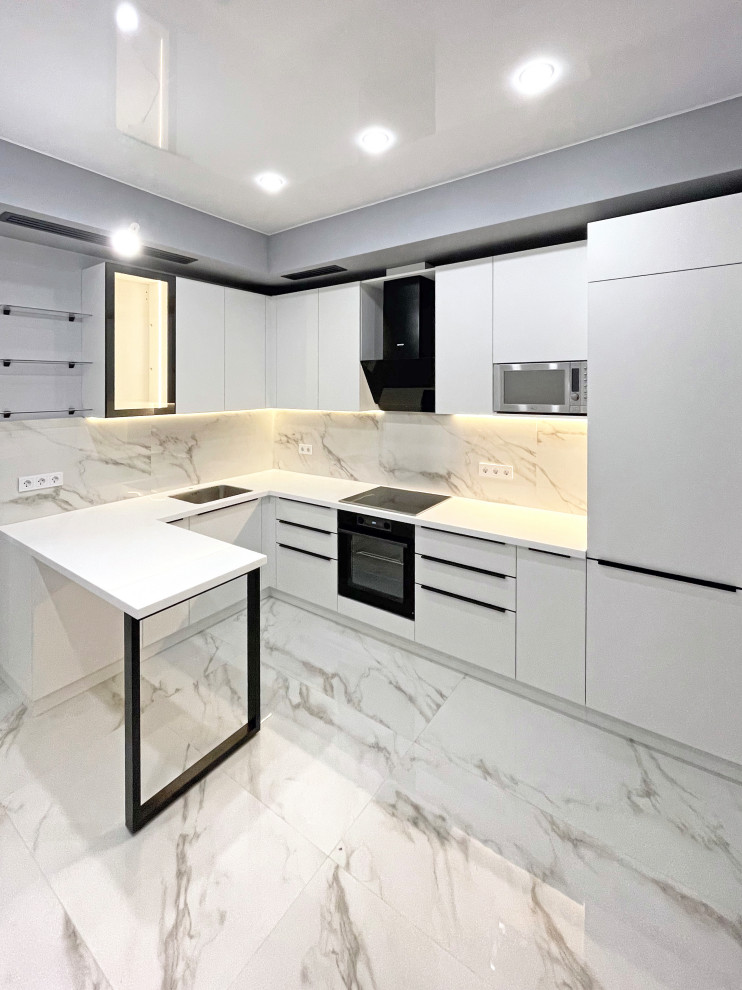 Стильная кухня с белыми фасадами Кристайл супер мат