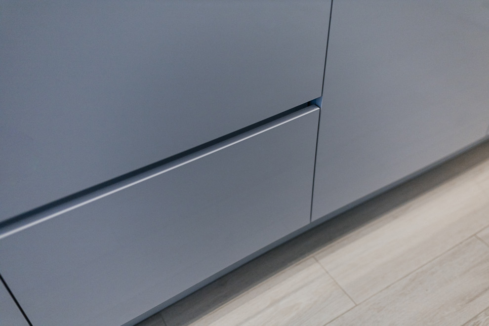 Угловая кухня с фасадами Fenix