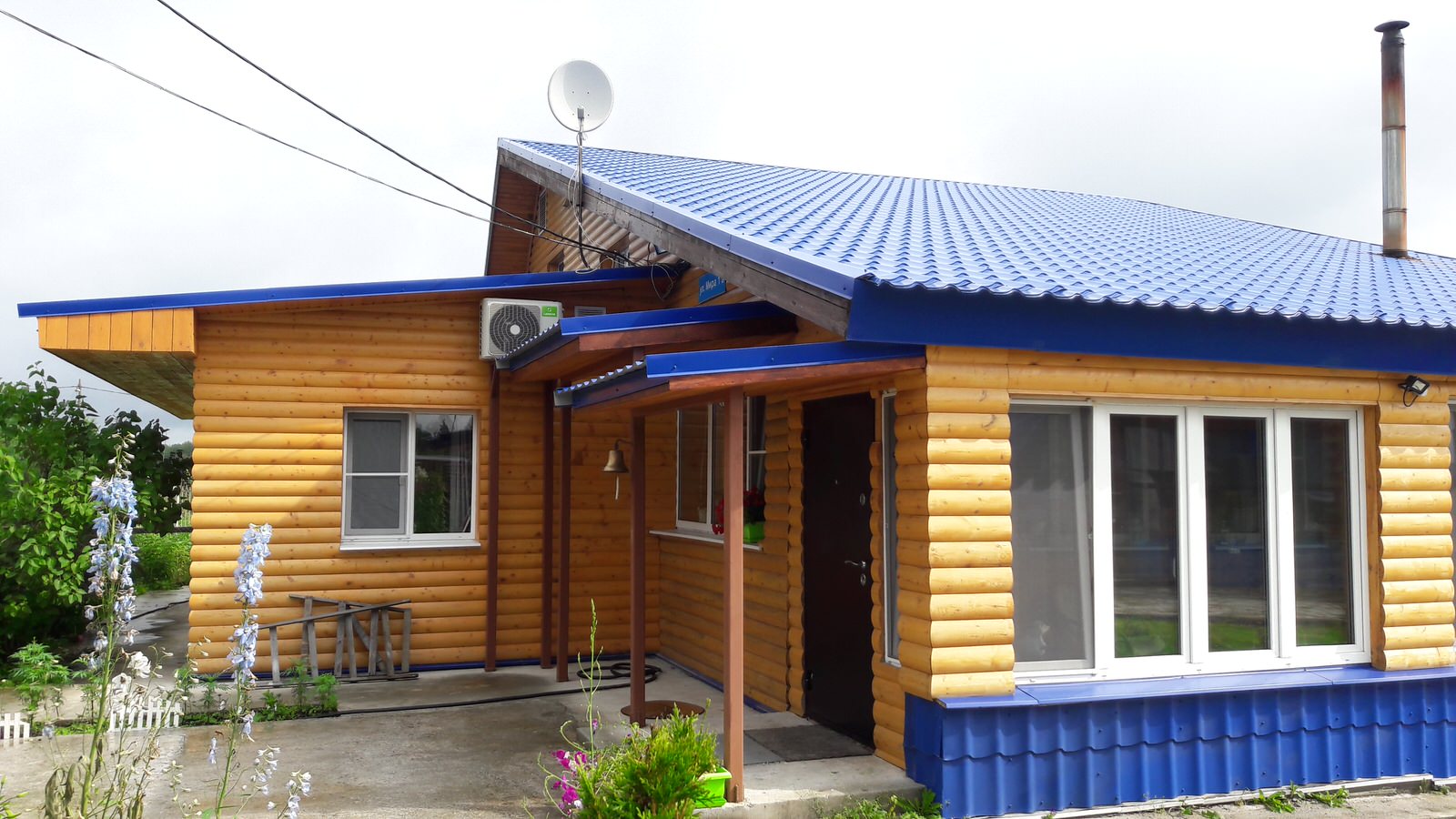 Фамильная усадьба: дом, баня, беседка, курятник