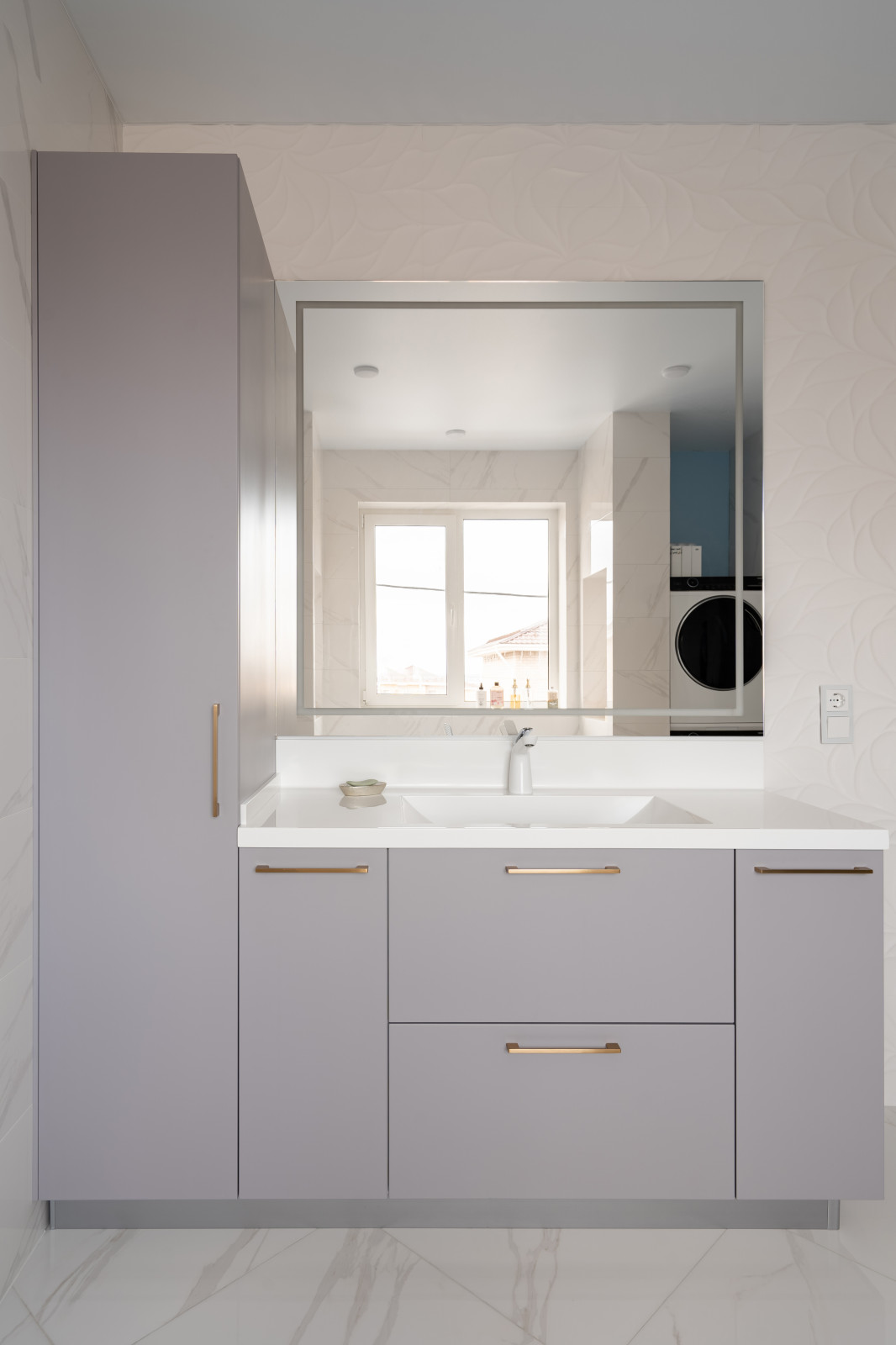 Серый Шкаф в ванную