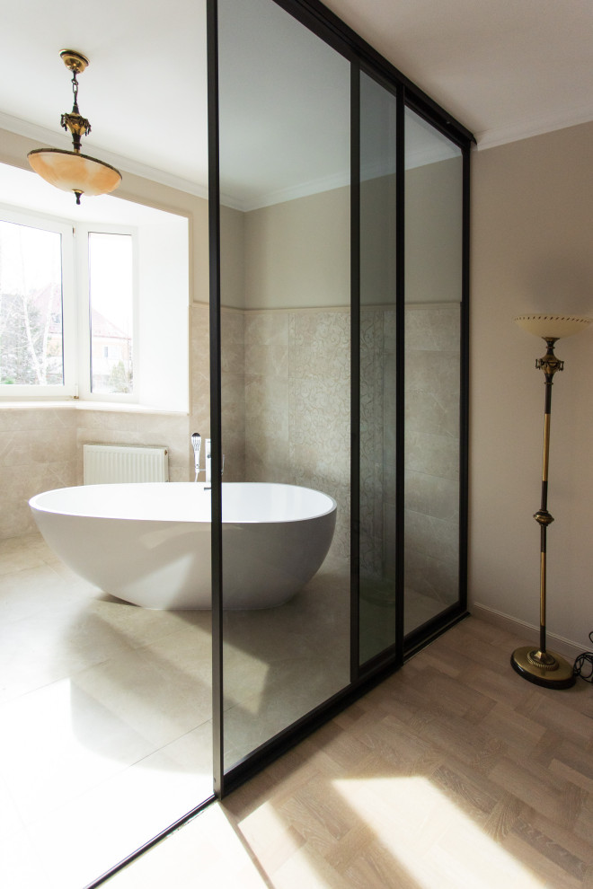 Раздвижная межкомнатная перегородка raumplus в темном тонком профиле