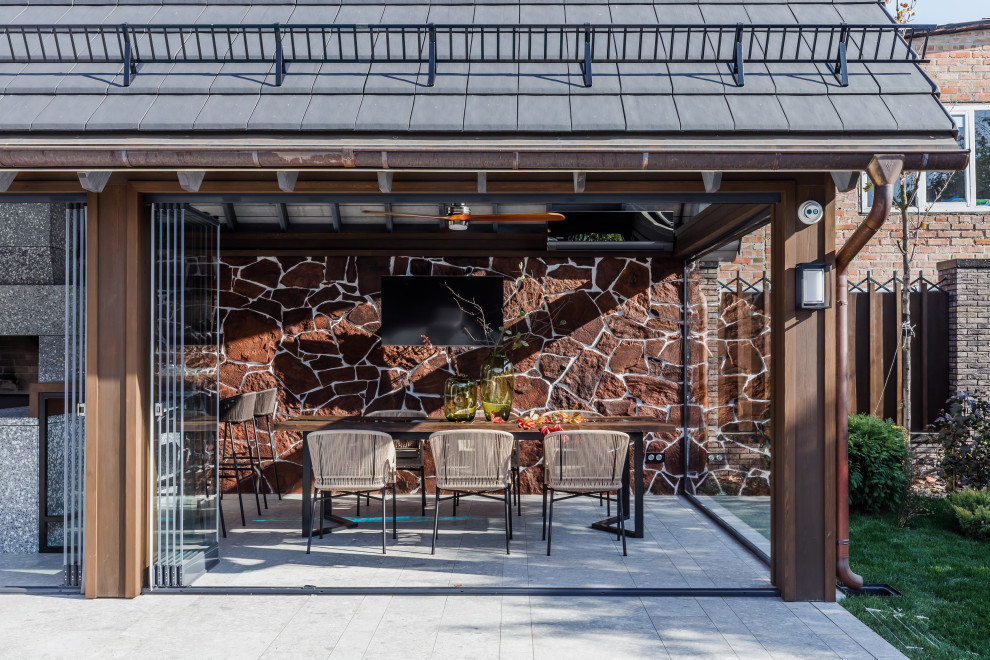 Беседка частного дома. Холодное остекление