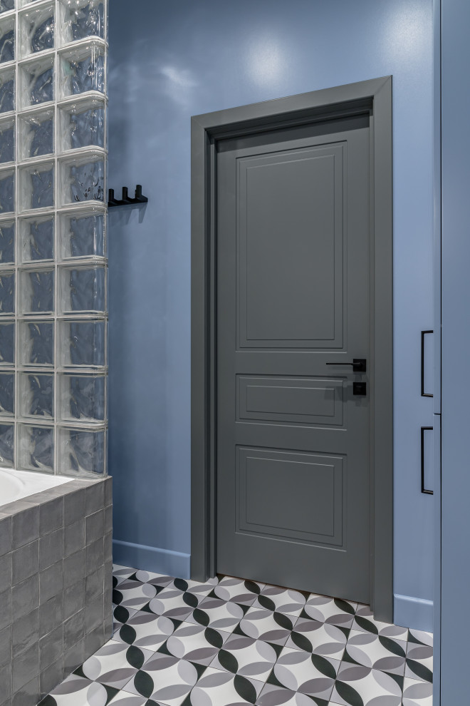 Трехкомнатная квартира с кухней—гостиной