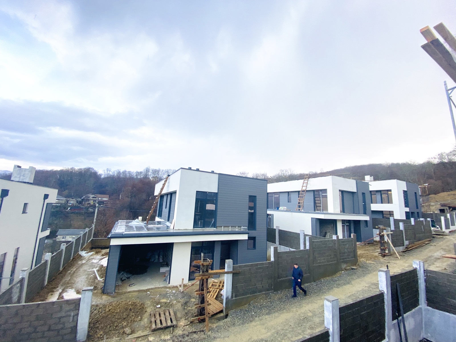 Отделка фасадов коттеджного поселка