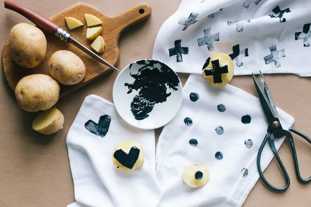 DIY: Как рисовать на ткани штампами из картофеля