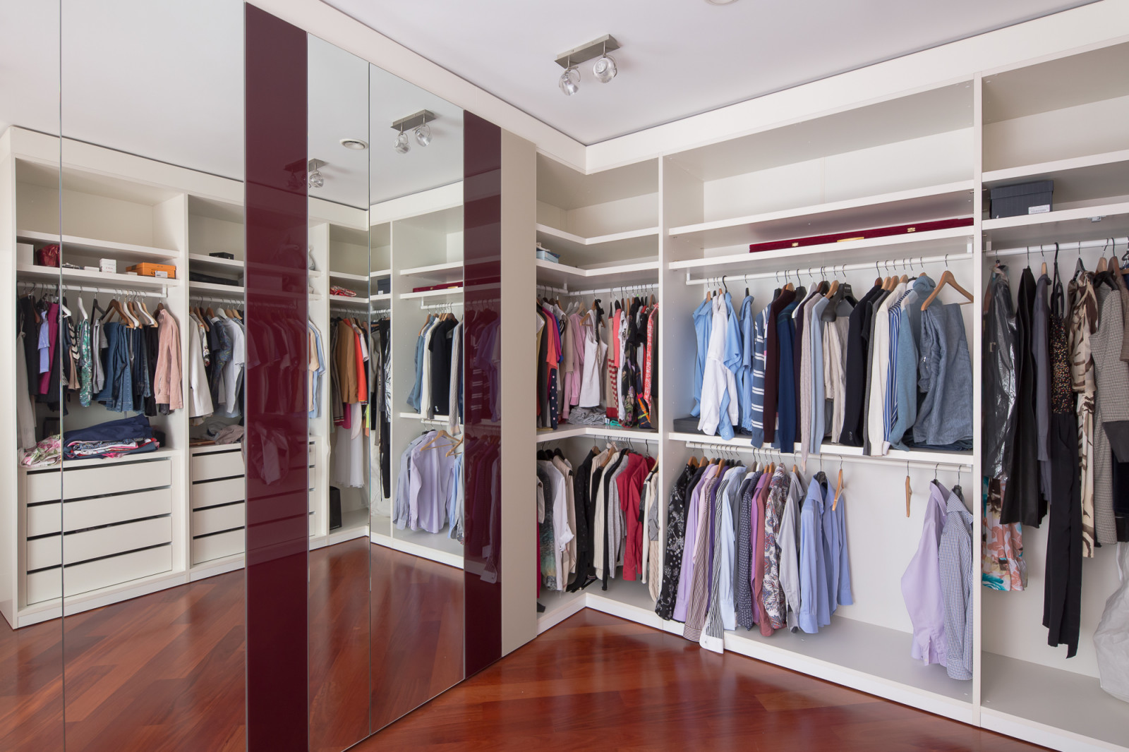 Просторный загородный дом