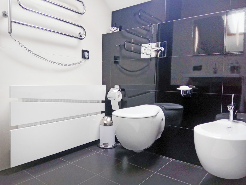 Красная кухня в пригородном поселке