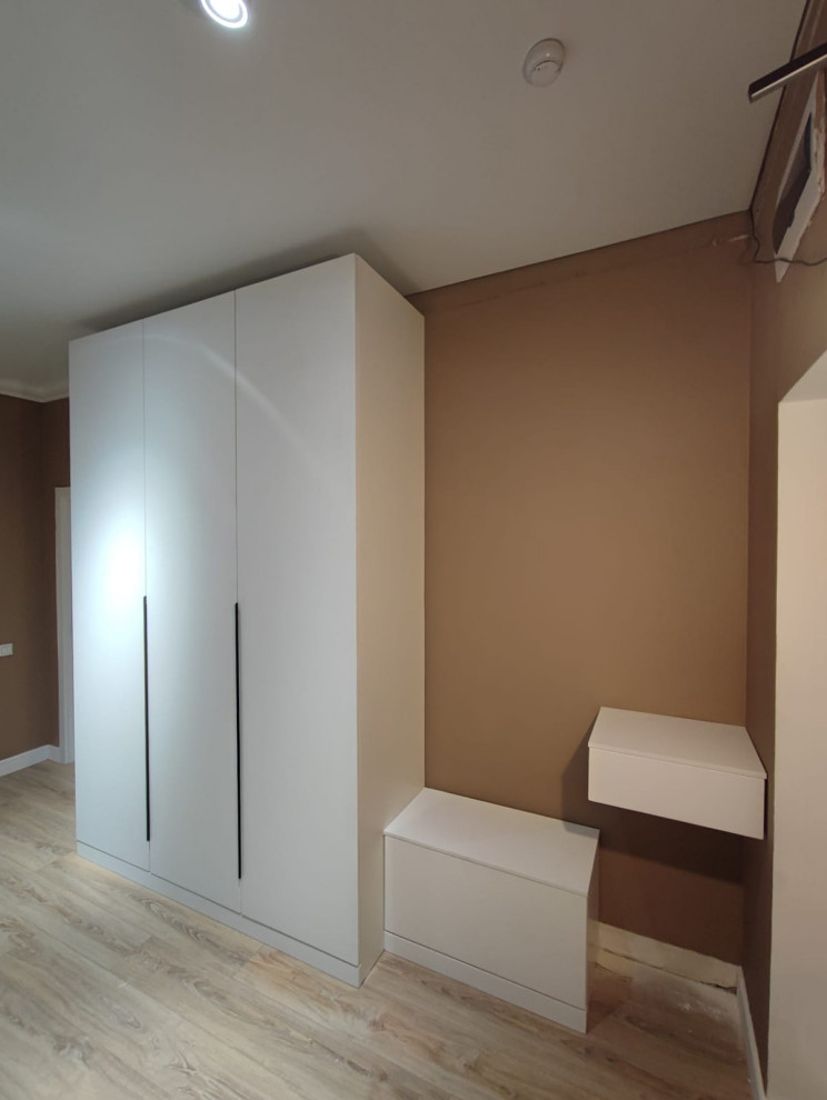 Распашные шкафы