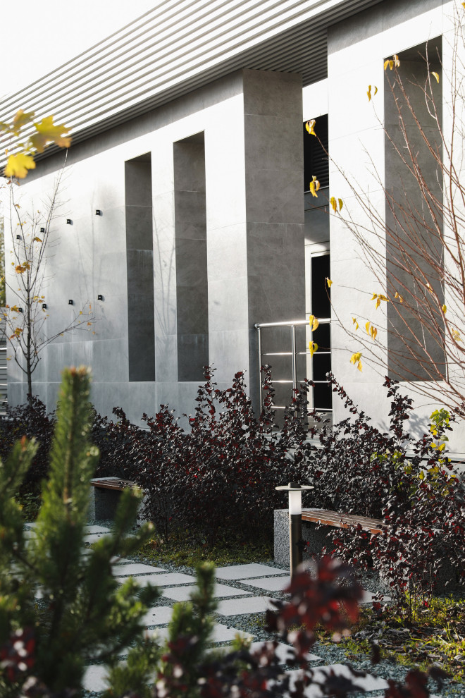 Оформление территории у офисного здания